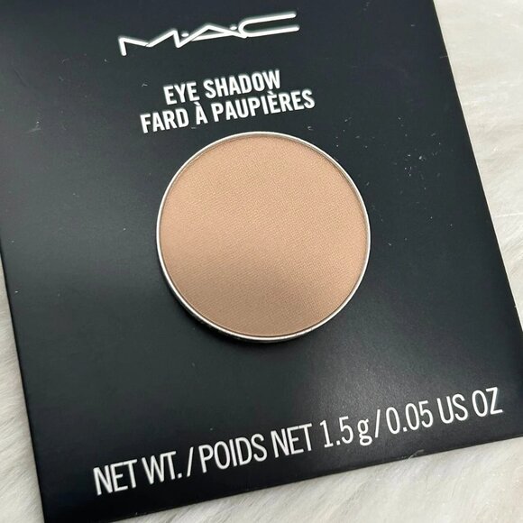 New in Box MAC Eye Shadow Pro Palette Refill Pan shade Omega 0.05oz/1.5g - Picture 2 of 5